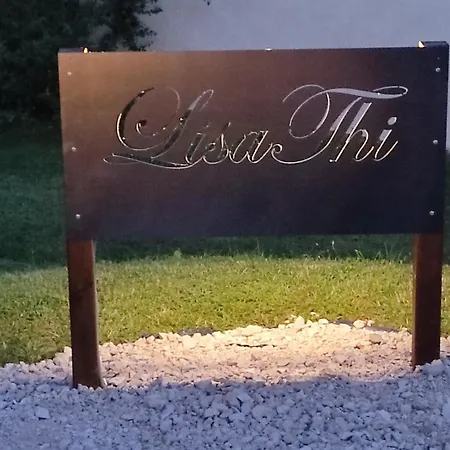 Lili De La Lisathi *