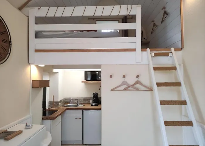 Lili De La Lisathi *